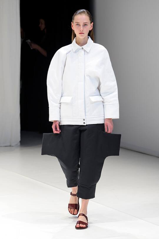 Die Runway-Bilder der Hussein Chalayan SS18 Show in London