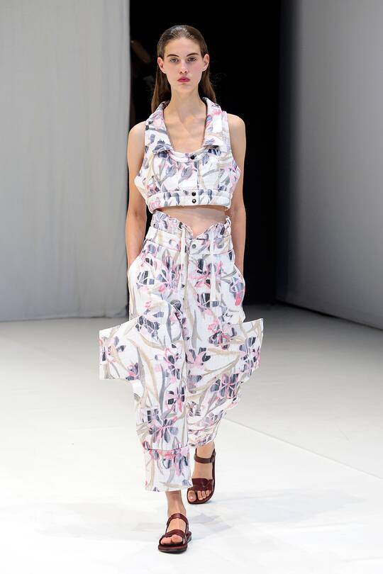 Die Runway-Bilder der Hussein Chalayan SS18 Show in London