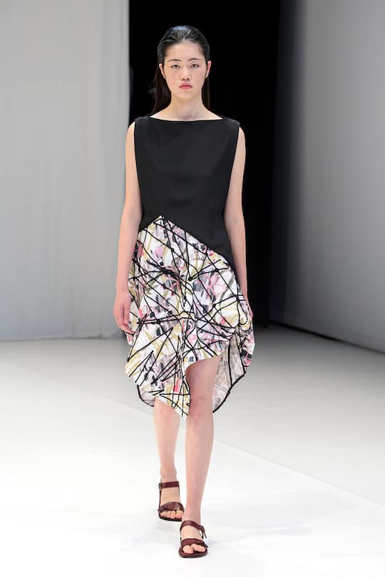 Die Runway-Bilder der Hussein Chalayan SS18 Show in London