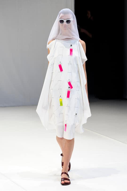 Die Runway-Bilder der Hussein Chalayan SS18 Show in London