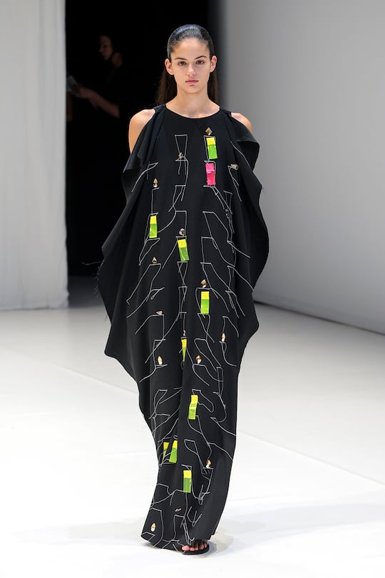 Die Runway-Bilder der Hussein Chalayan SS18 Show in London