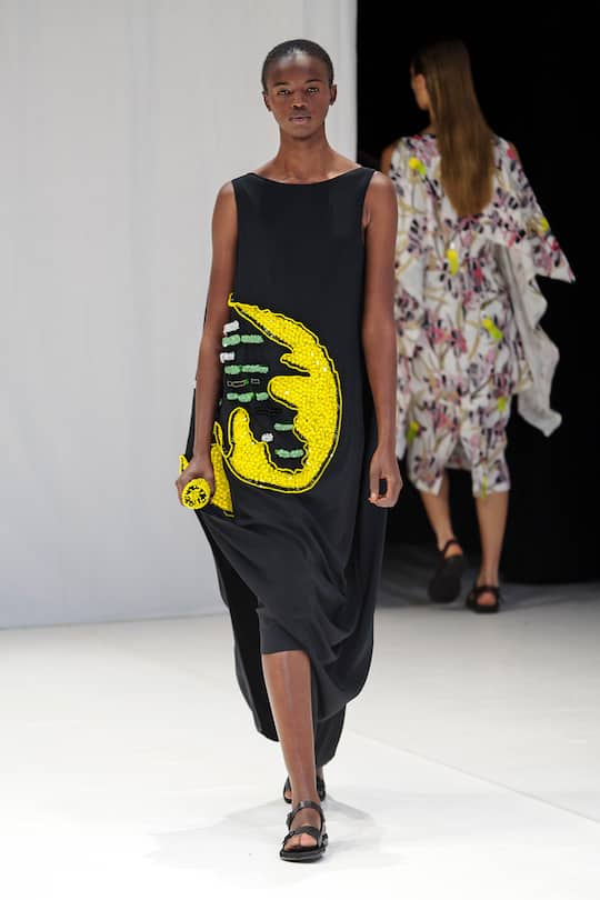 Die Runway-Bilder der Hussein Chalayan SS18 Show in London