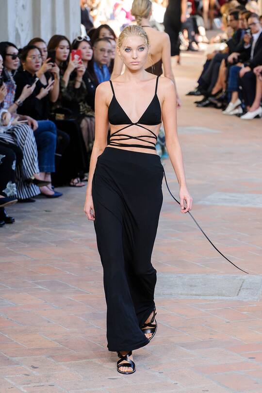 Runway-Bild der Alberta Ferretti Frühjahr/Sommer 2018 Show in Mailand