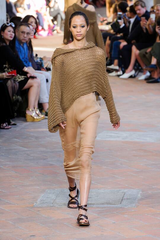 Runway-Bild der Alberta Ferretti Frühjahr/Sommer 2018 Show in Mailand