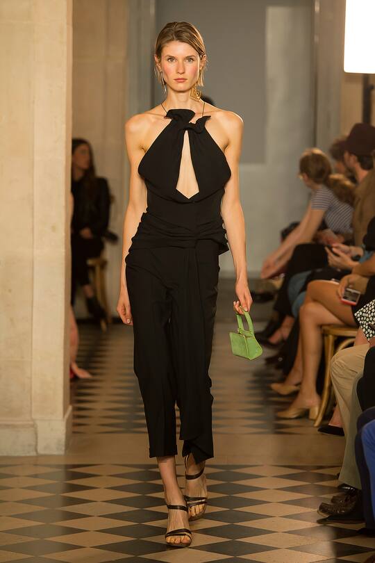 Runway-Bild der Jacquemus Frühjahr/Sommer 2018 Show in Paris