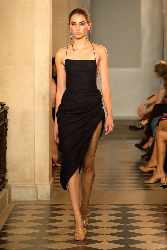 Runway-Bild der Jacquemus Frühjahr/Sommer 2018 Show in Paris