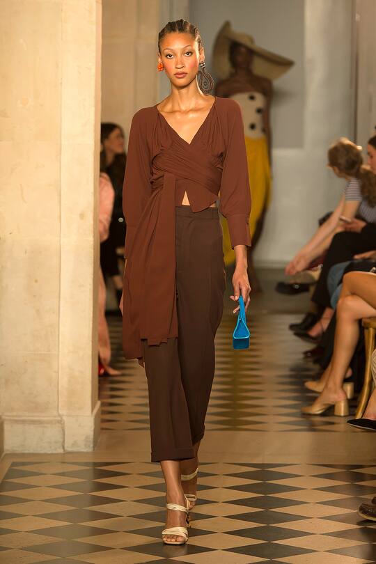 Runway-Bild der Jacquemus Frühjahr/Sommer 2018 Show in Paris