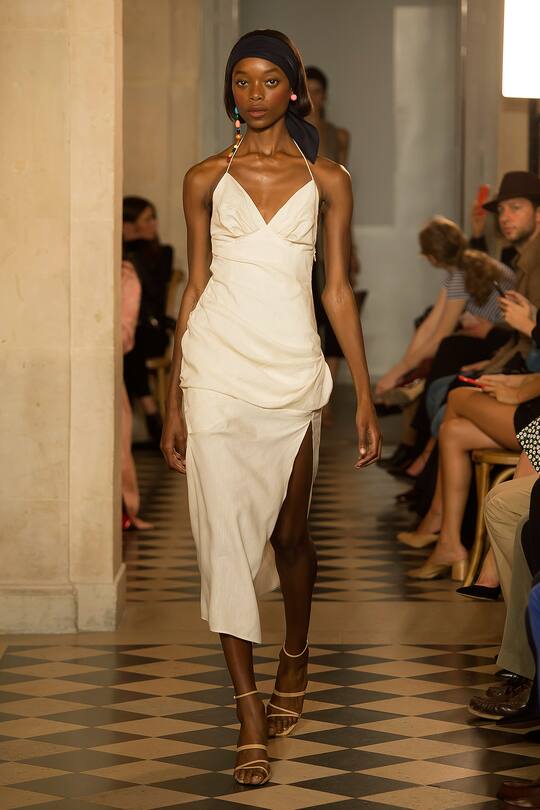 Runway-Bild der Jacquemus Frühjahr/Sommer 2018 Show in Paris