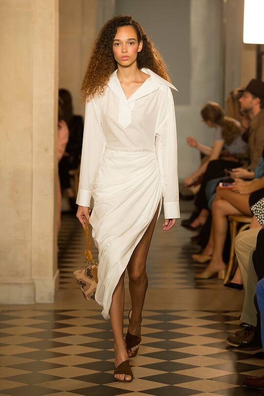 Runway-Bild der Jacquemus Frühjahr/Sommer 2018 Show in Paris