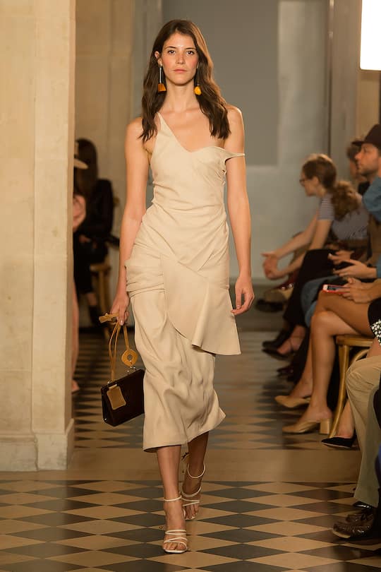 Runway-Bild der Jacquemus Frühjahr/Sommer 2018 Show in Paris