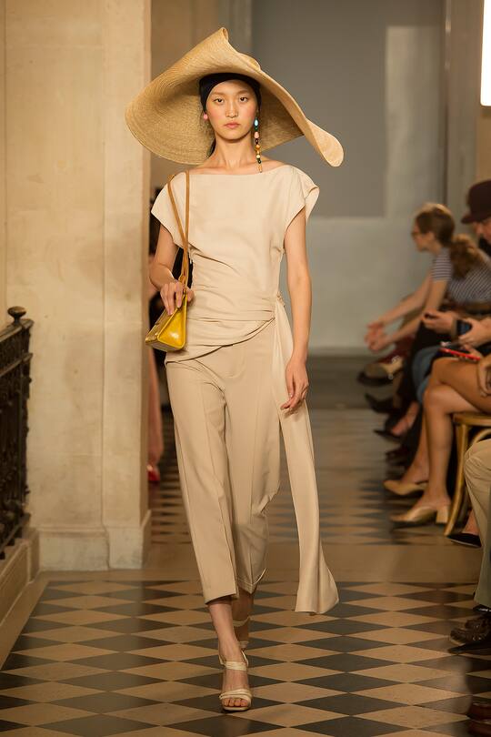 Runway-Bild der Jacquemus Frühjahr/Sommer 2018 Show in Paris