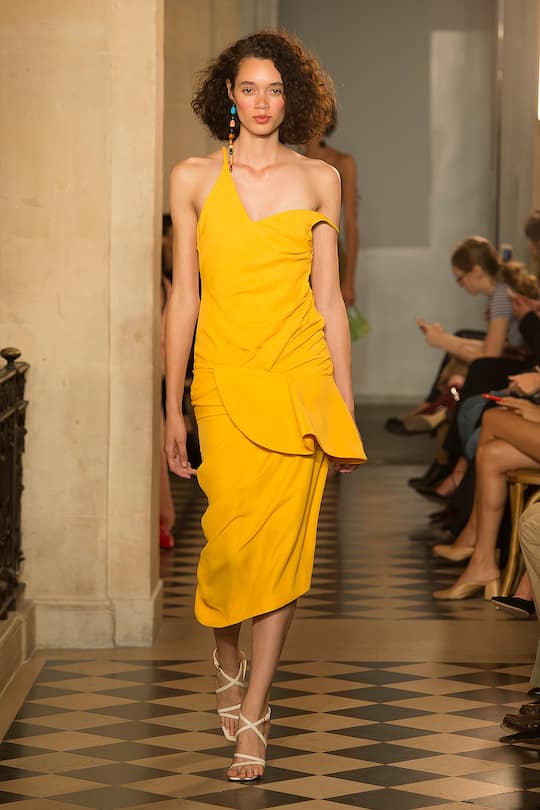 Runway-Bild der Jacquemus Frühjahr/Sommer 2018 Show in Paris
