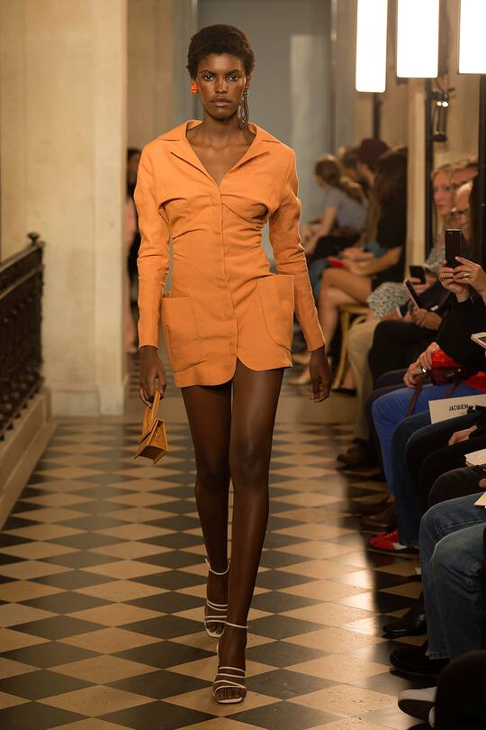 Runway-Bild der Jacquemus Frühjahr/Sommer 2018 Show in Paris