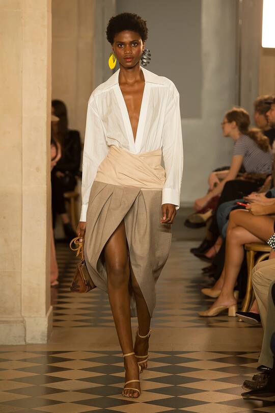 Runway-Bild der Jacquemus Frühjahr/Sommer 2018 Show in Paris
