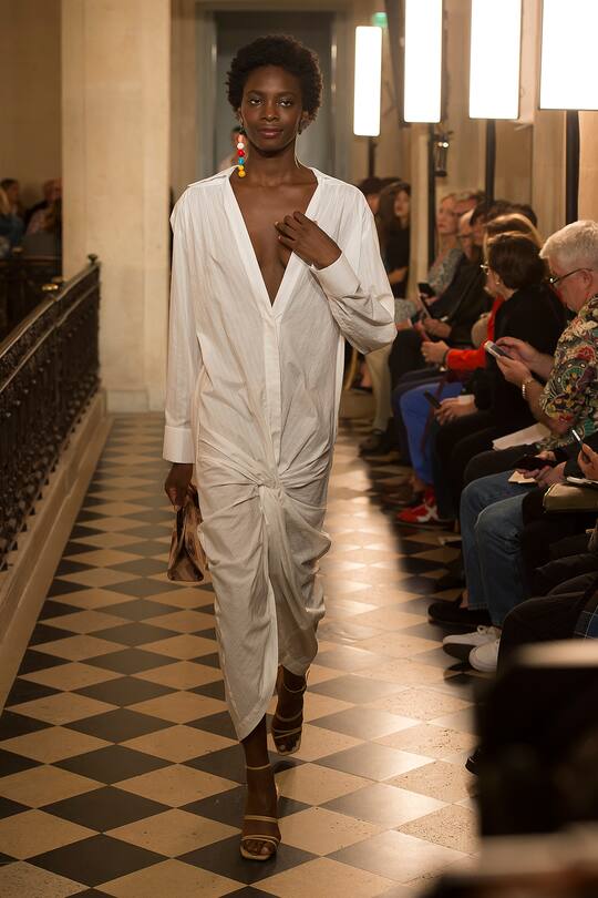Runway-Bild der Jacquemus Frühjahr/Sommer 2018 Show in Paris