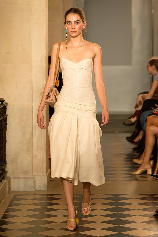 Runway-Bild der Jacquemus Frühjahr/Sommer 2018 Show in Paris