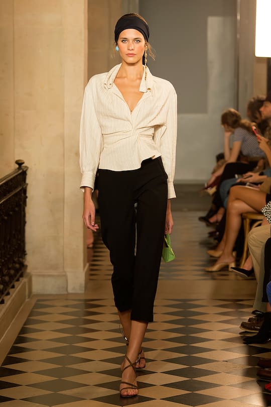 Runway-Bild der Jacquemus Frühjahr/Sommer 2018 Show in Paris