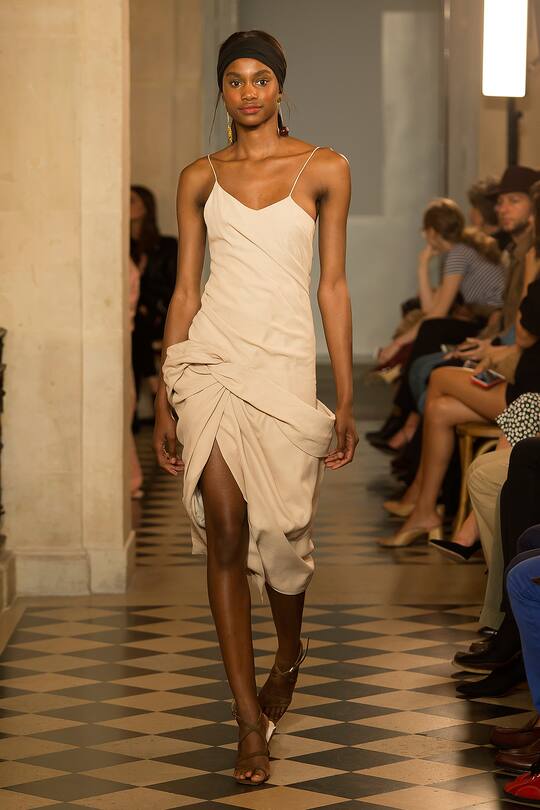 Runway-Bild der Jacquemus Frühjahr/Sommer 2018 Show in Paris