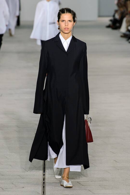 Runway-Bild der Jil Sander Frühjahr/Sommer 2018 Show in Mailand