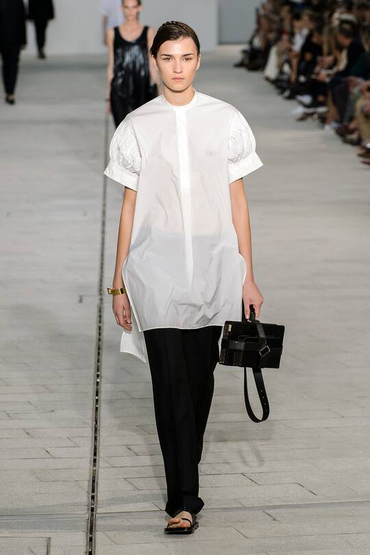 Runway-Bild der Jil Sander Frühjahr/Sommer 2018 Show in Mailand