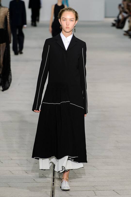 Runway-Bild der Jil Sander Frühjahr/Sommer 2018 Show in Mailand