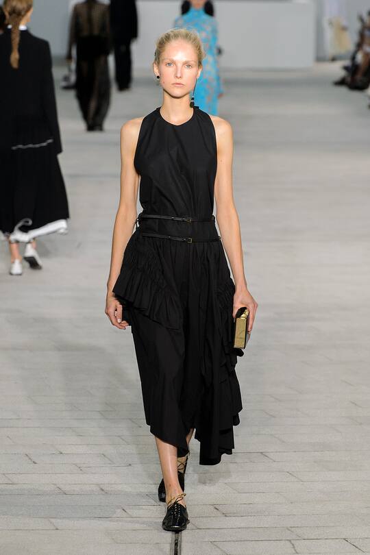 Runway-Bild der Jil Sander Frühjahr/Sommer 2018 Show in Mailand