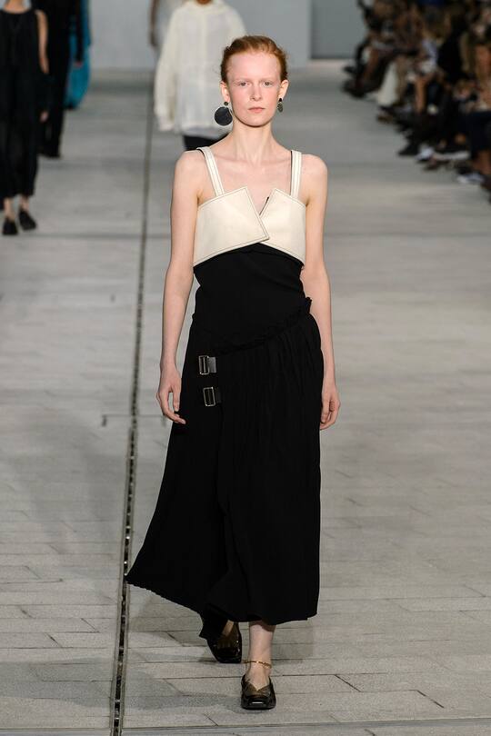 Runway-Bild der Jil Sander Frühjahr/Sommer 2018 Show in Mailand