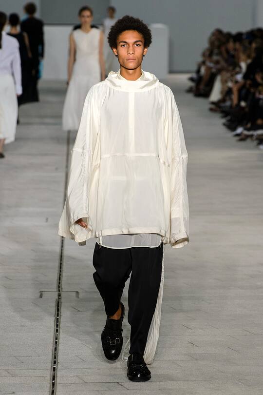 Runway-Bild der Jil Sander Frühjahr/Sommer 2018 Show in Mailand