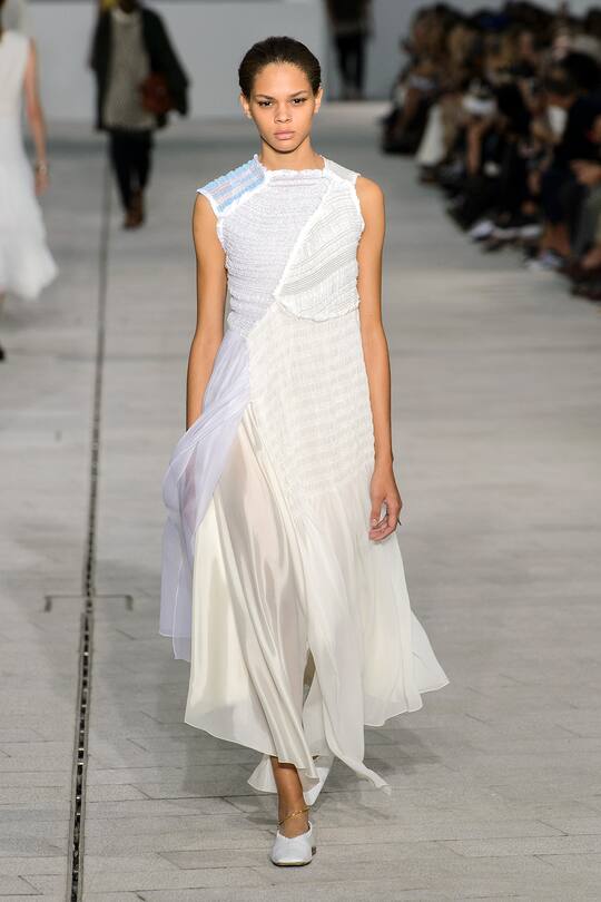 Runway-Bild der Jil Sander Frühjahr/Sommer 2018 Show in Mailand