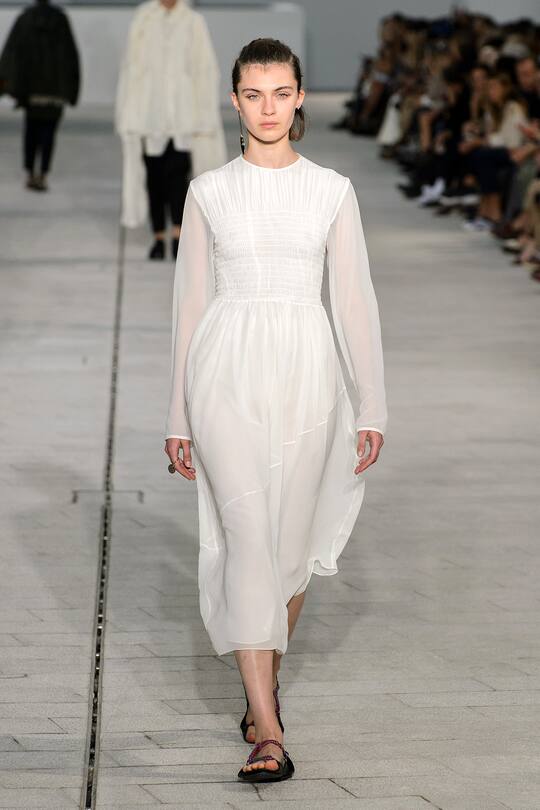 Runway-Bild der Jil Sander Frühjahr/Sommer 2018 Show in Mailand