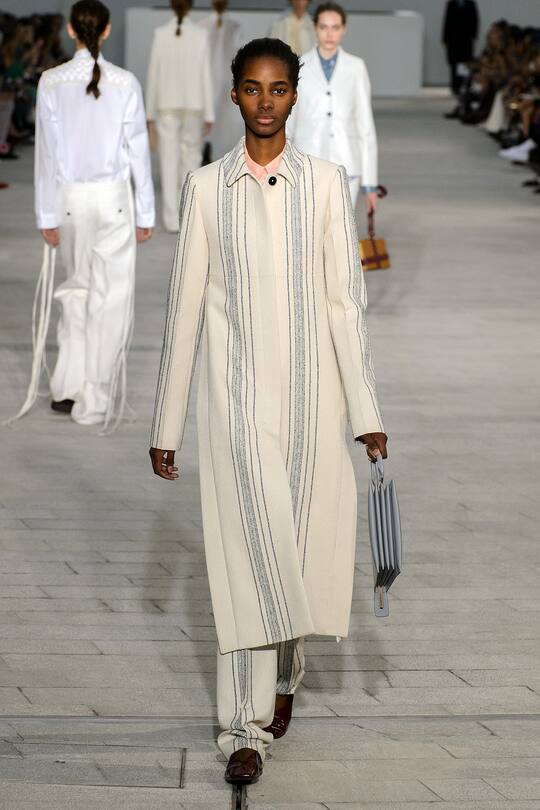 Runway-Bild der Jil Sander Frühjahr/Sommer 2018 Show in Mailand