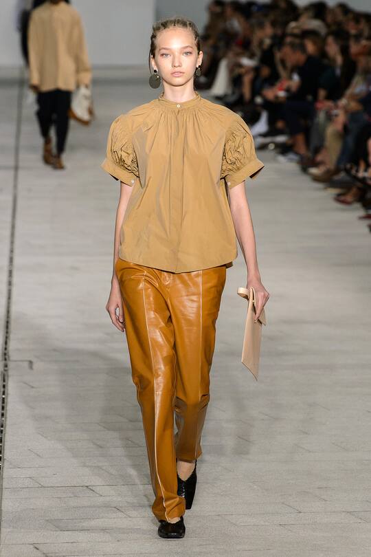 Runway-Bild der Jil Sander Frühjahr/Sommer 2018 Show in Mailand