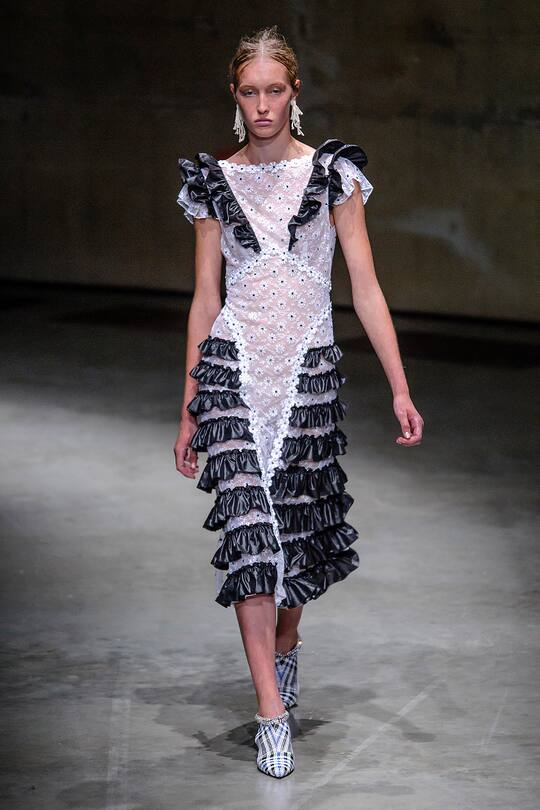 Runway-Bild der Christopher Kane SS18 Show in London