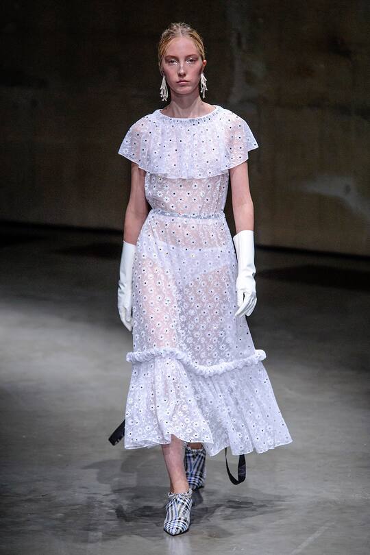 Runway-Bild der Christopher Kane SS18 Show in London