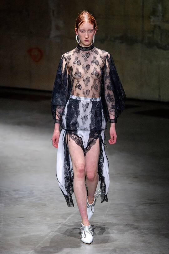 Runway-Bild der Christopher Kane SS18 Show in London