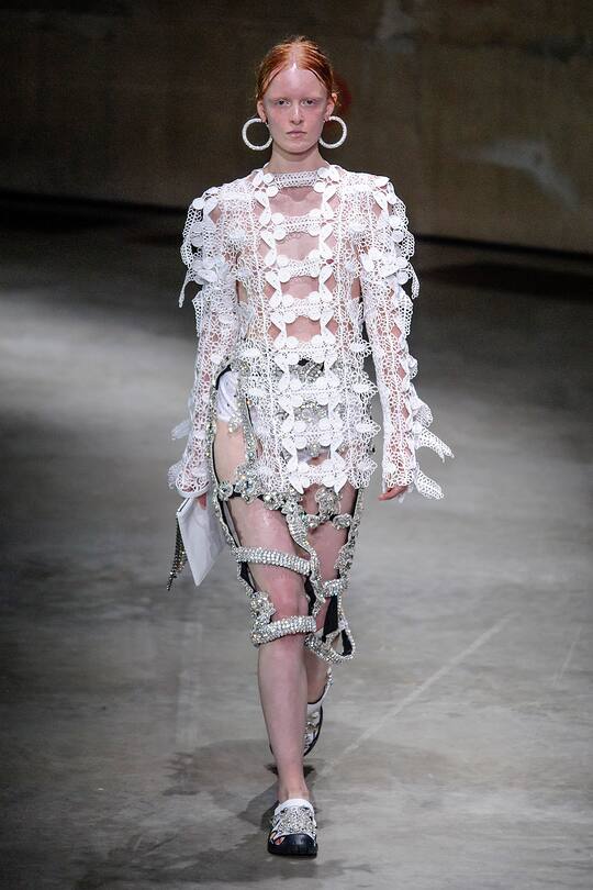 Runway-Bild der Christopher Kane SS18 Show in London