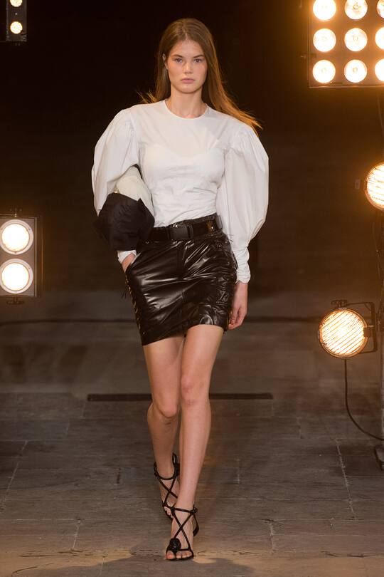Look von der Isabel Marant Frühjahr/Sommer 2018 Show in Paris