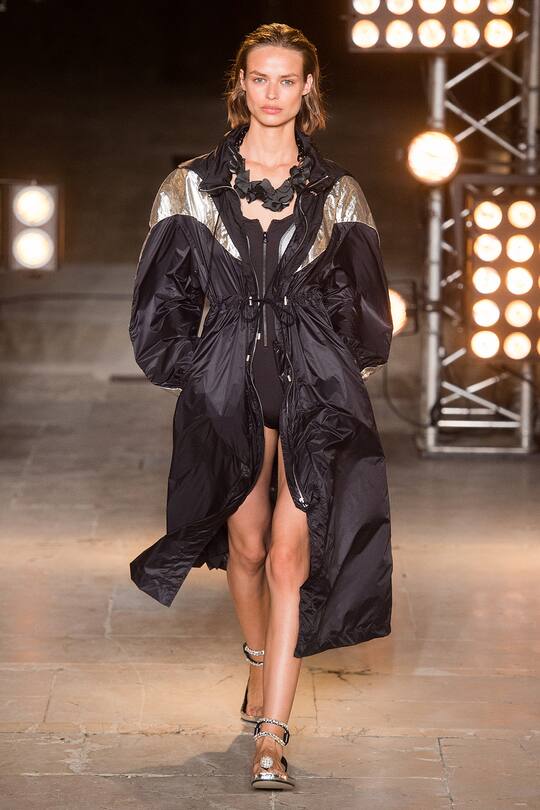 Look von der Isabel Marant Frühjahr/Sommer 2018 Show in Paris
