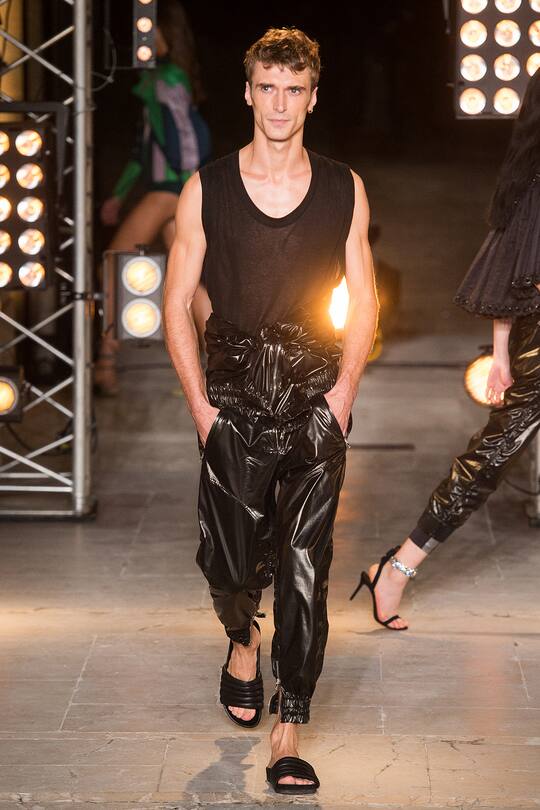 Look von der Isabel Marant Frühjahr/Sommer 2018 Show in Paris