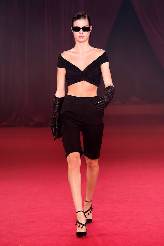 Runway-Bild der Off White Frühjahr/Sommer 2018 Show in Paris