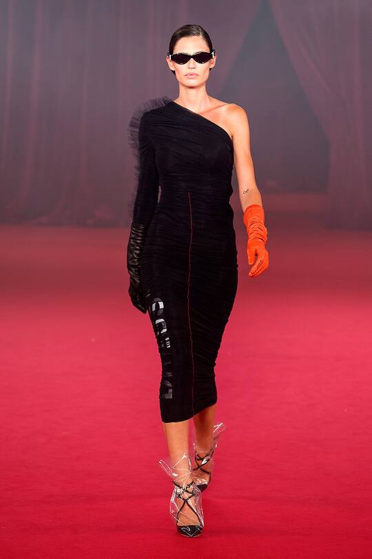 Runway-Bild der Off White Frühjahr/Sommer 2018 Show in Paris