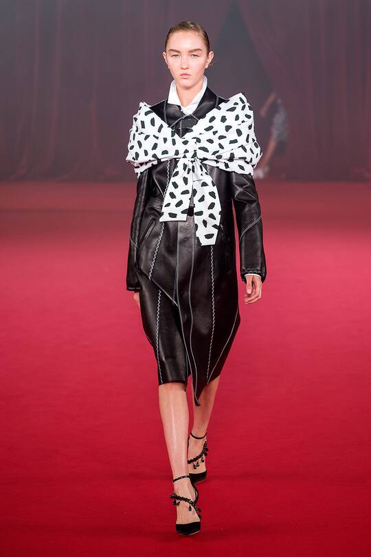 Runway-Bild der Off White Frühjahr/Sommer 2018 Show in Paris