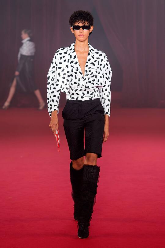 Runway-Bild der Off White Frühjahr/Sommer 2018 Show in Paris