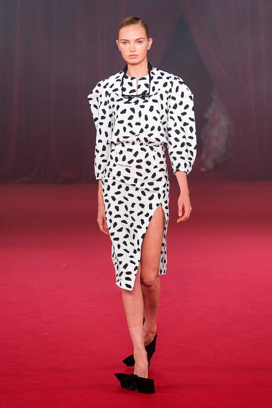 Runway-Bild der Off White Frühjahr/Sommer 2018 Show in Paris