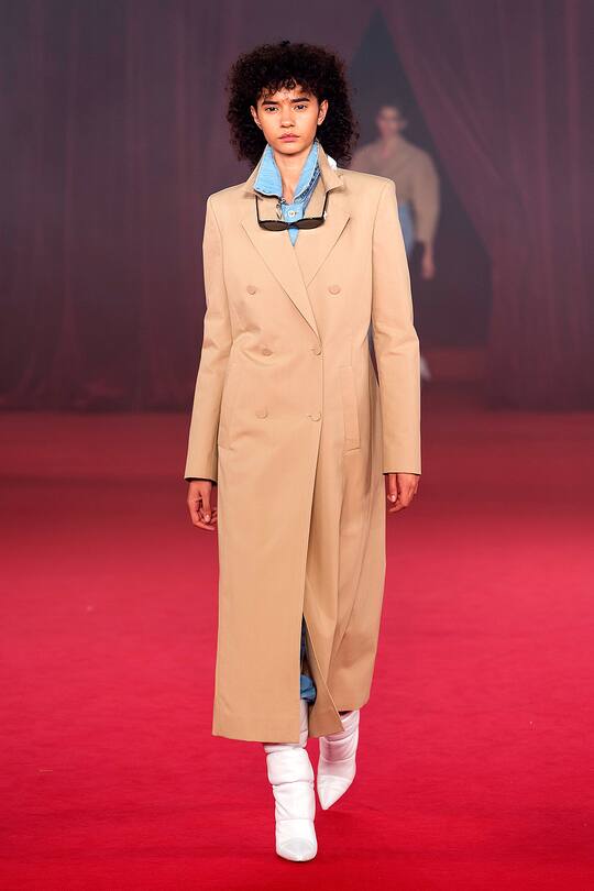 Runway-Bild der Off White Frühjahr/Sommer 2018 Show in Paris