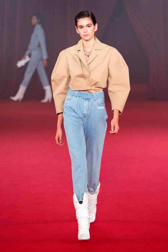 Runway-Bild der Off White Frühjahr/Sommer 2018 Show in Paris