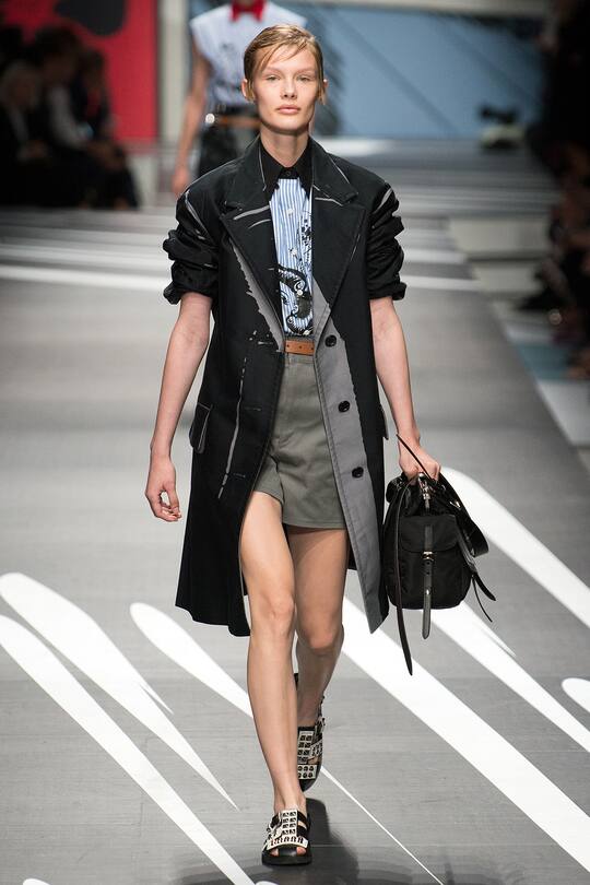 Runway-Bild der Prada Frühjahr/Sommer 2018 Show in Mailand