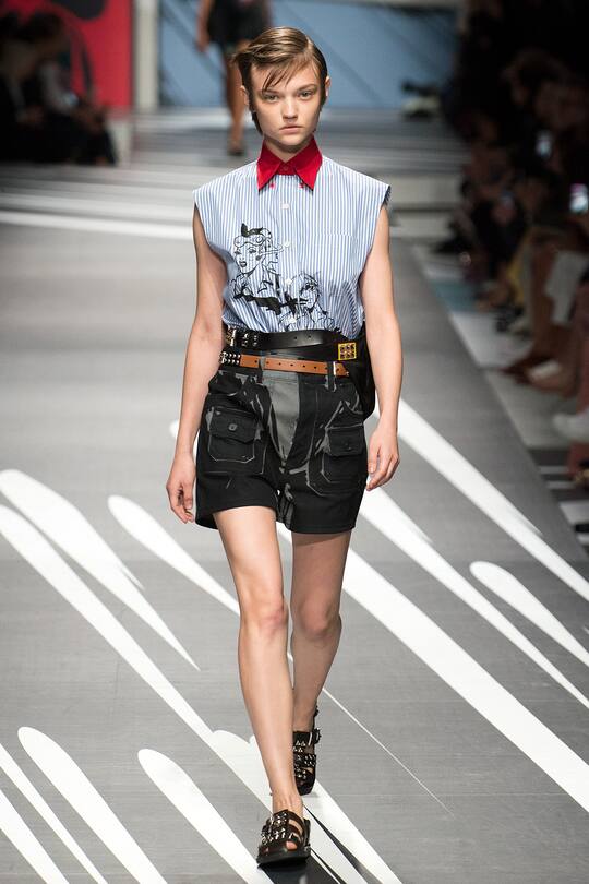 Runway-Bild der Prada Frühjahr/Sommer 2018 Show in Mailand