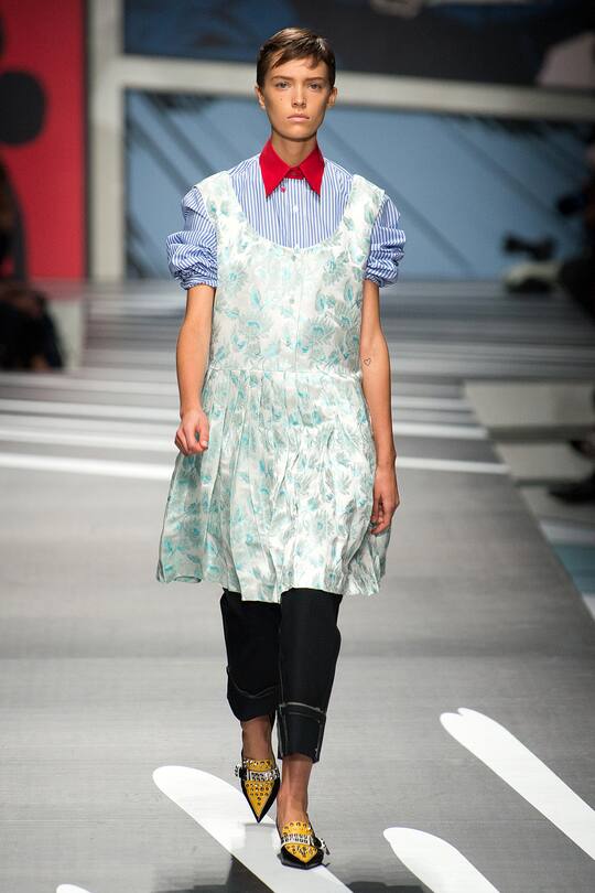 Runway-Bild der Prada Frühjahr/Sommer 2018 Show in Mailand