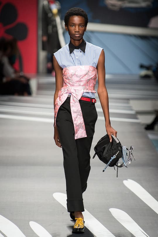 Runway-Bild der Prada Frühjahr/Sommer 2018 Show in Mailand